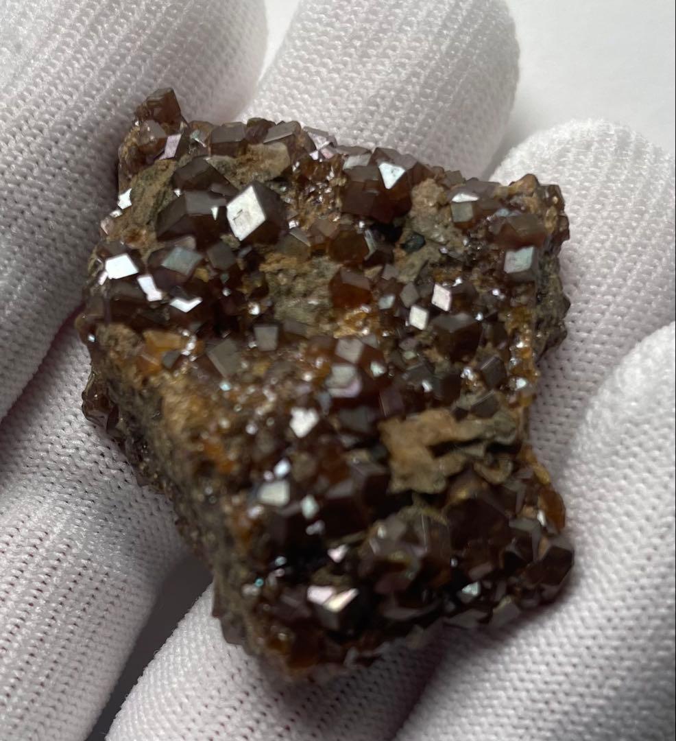 奈良県 川迫鉱山　レインボーガーネット 群晶 約33g