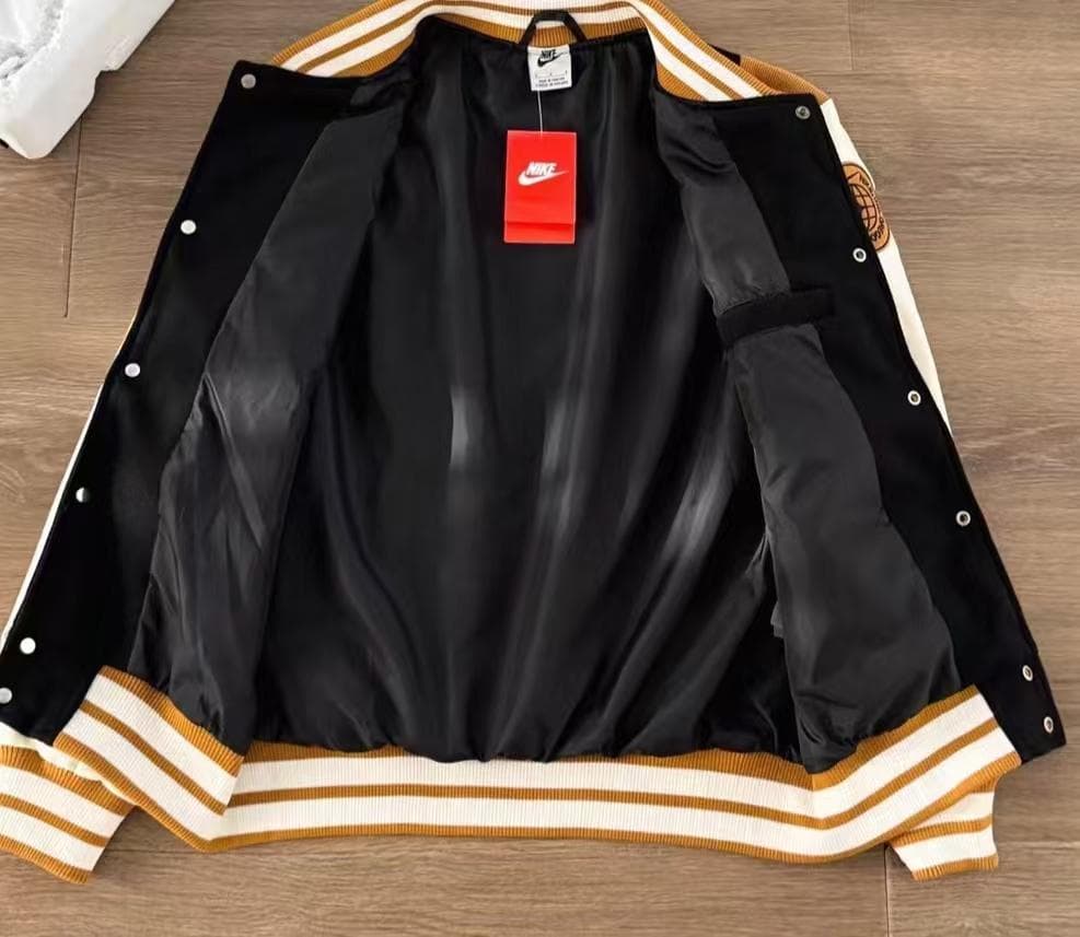 Nike スタジャン