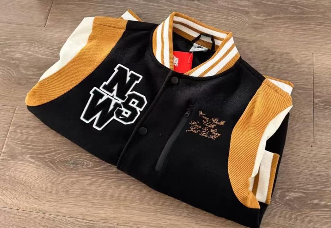 Nike スタジャン