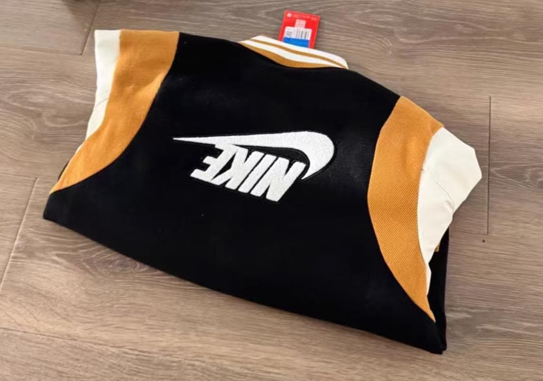 Nike スタジャン