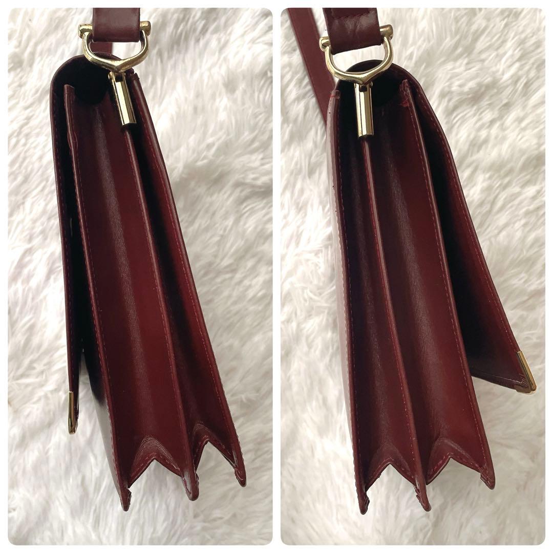 Cartier マストライン ロゴ型押し ボルドー フラップ ショルダーバッグ