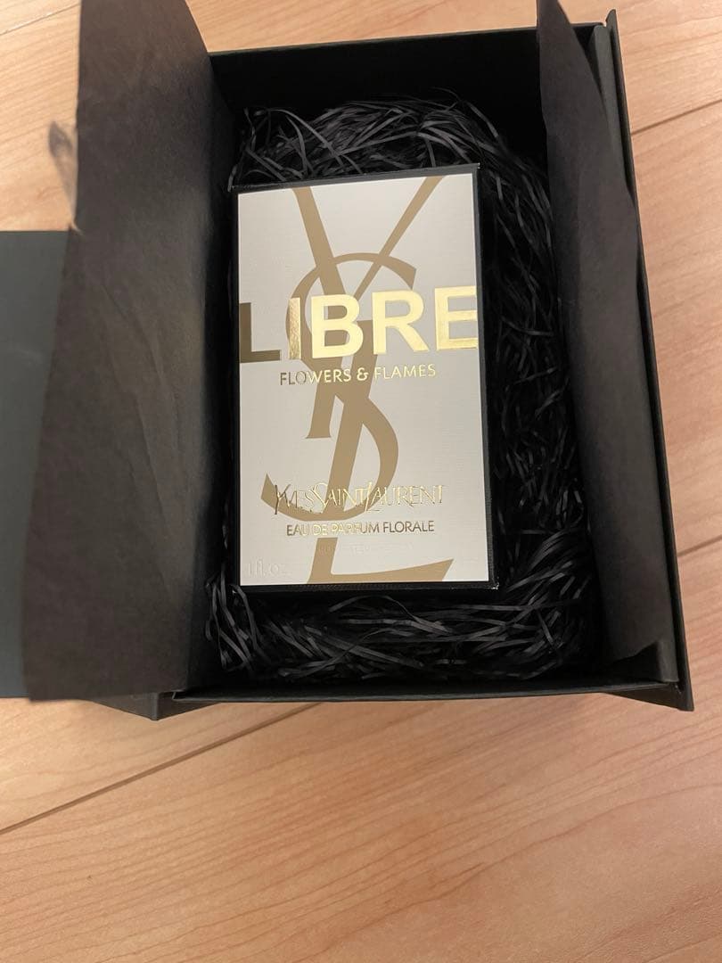 リブレ オーデパルファム　香水　紙袋箱付き