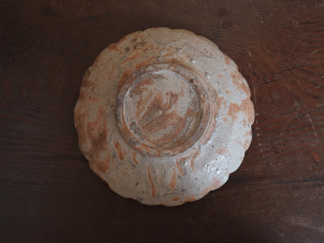 菊文皿　鉄絵　鉢　菓子器　陶磁工芸　箱付　Q1311