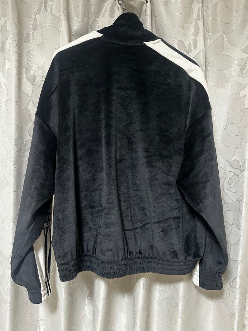 adidas ADIBREAK VELOUR 重盛さと美 ジャージ 黒