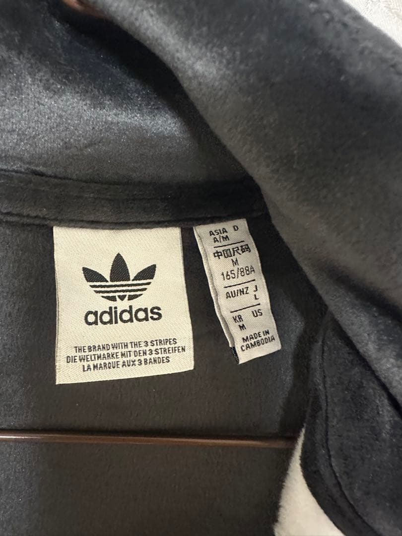 adidas ADIBREAK VELOUR 重盛さと美 ジャージ 黒