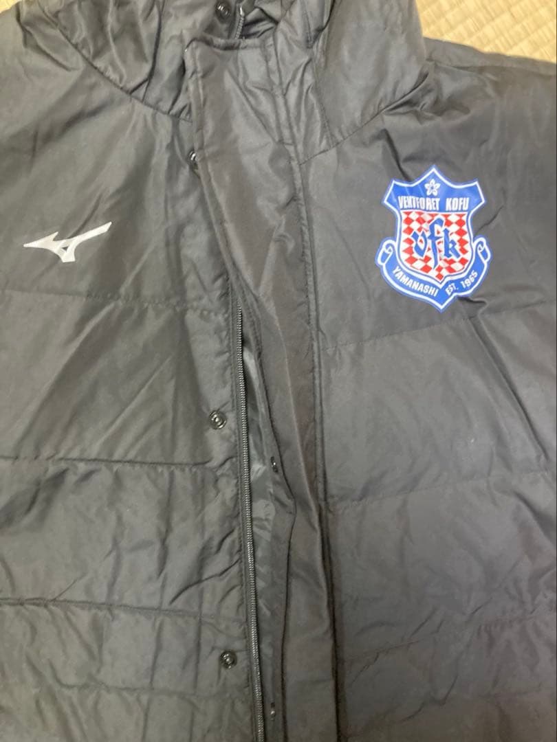 ヴァンフォーレ甲府限定品Mizuno ブラック ベンチコート フード付き