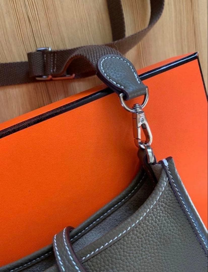 新品未使用 ショルダーバッグ ショルダーストラップ Hパンチング 高級革