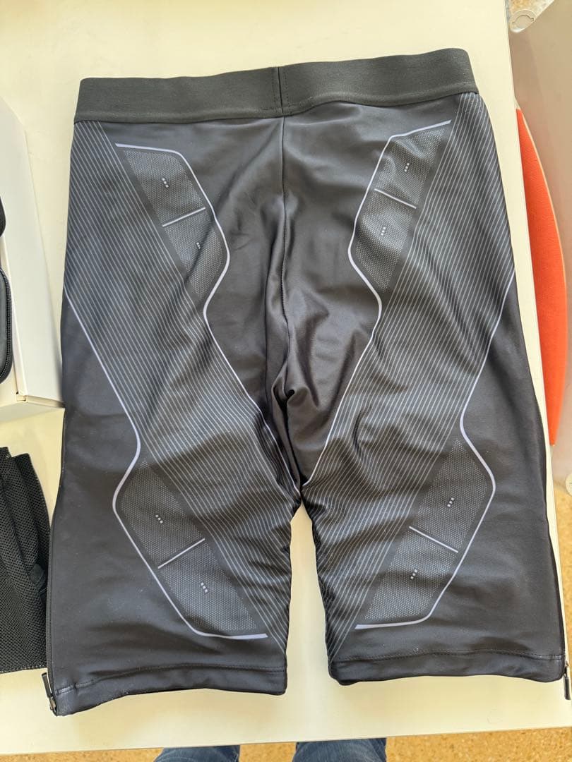 【シックスパッド】パワースーツ　ヒップアンドレッグ メンズＬ