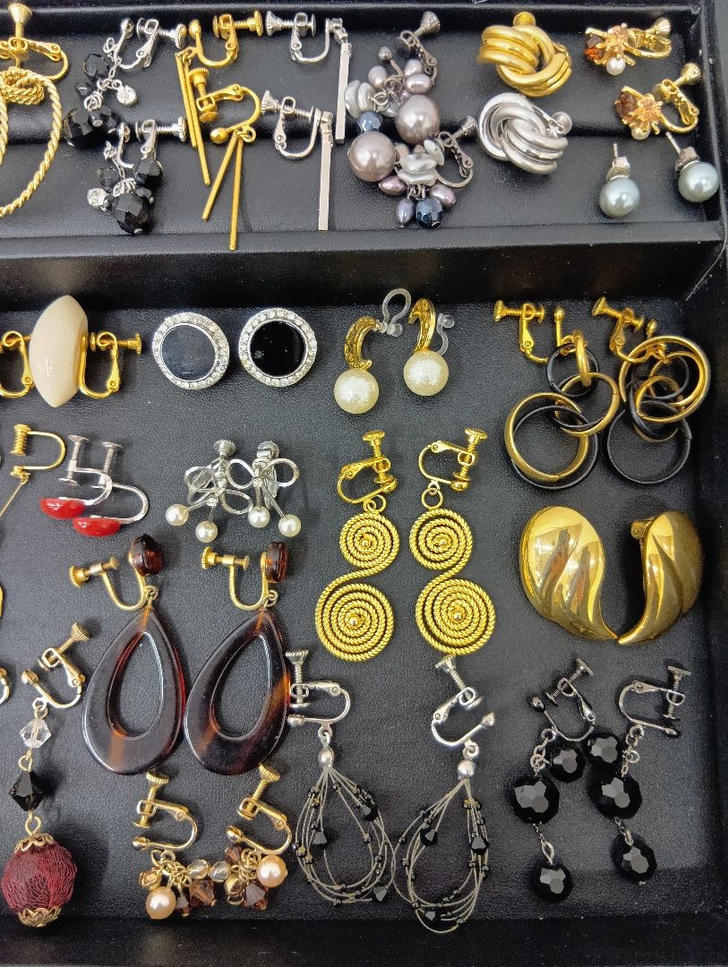 ピアス・イヤリングとネックレスのまとめ売り 未使用ライター付属品付き