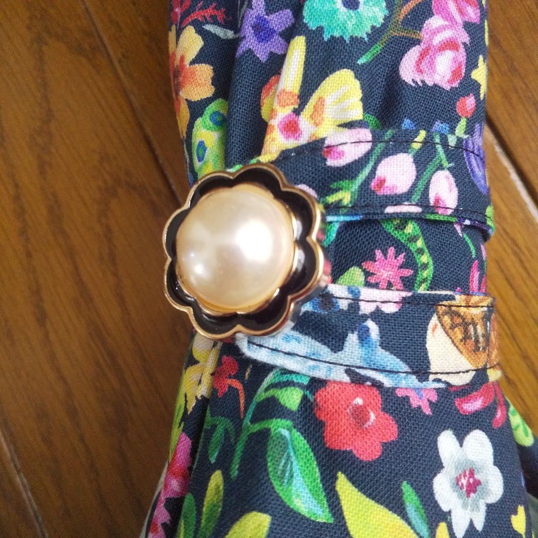 海外ビンテージ布　花、動物プリントの日傘　Nuts