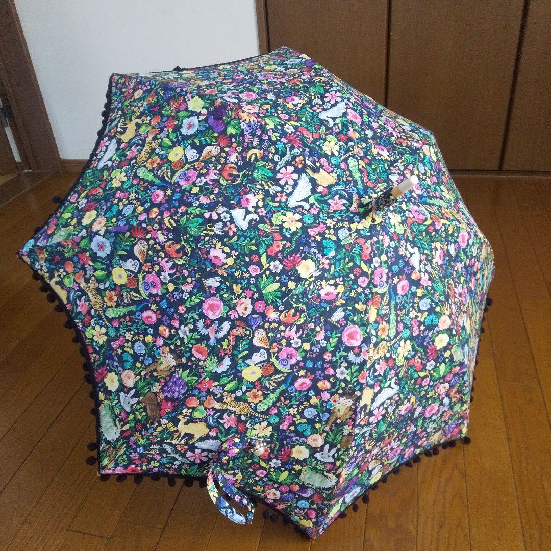 海外ビンテージ布　花、動物プリントの日傘　Nuts