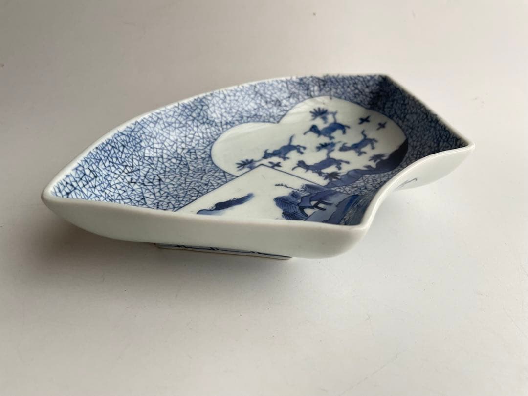 骨董　アンティーク　古伊万里　染付　窓絵　牛　山水　氷割　扇形　向付　変形皿　皿