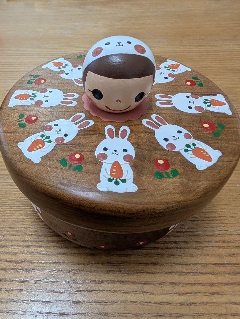 木絵雑貨　菓子器(うさぎ)