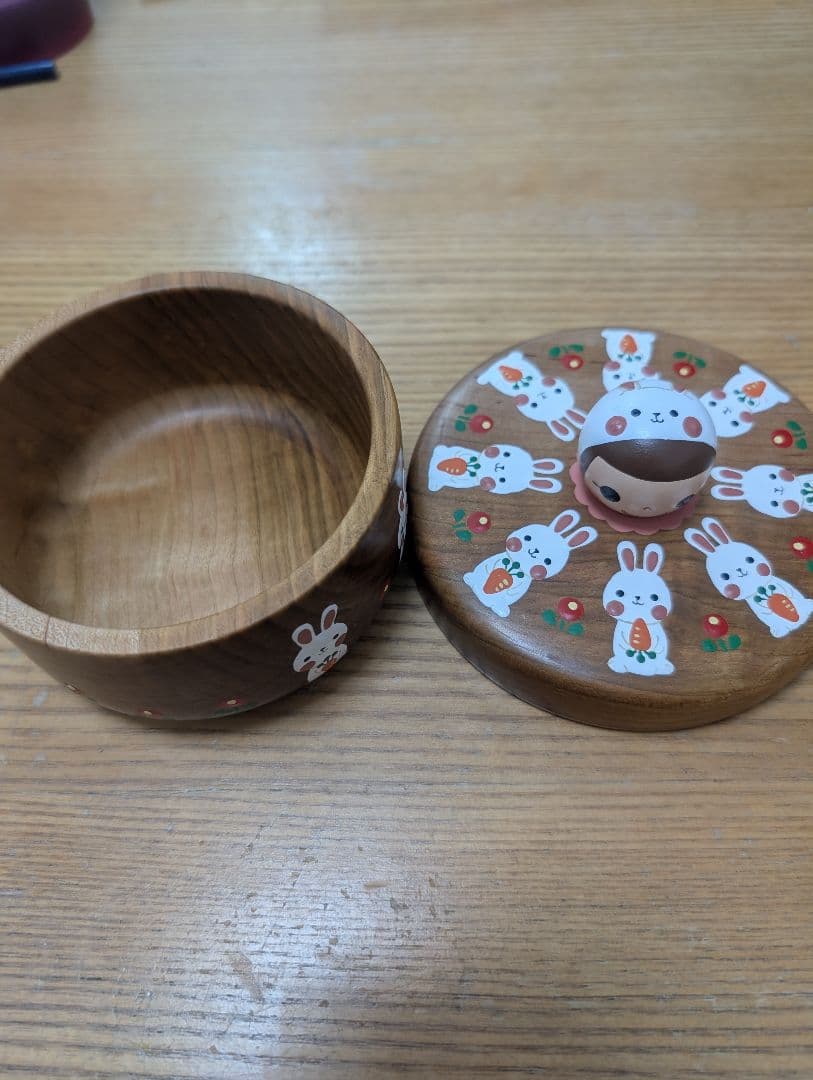 木絵雑貨　菓子器(うさぎ)