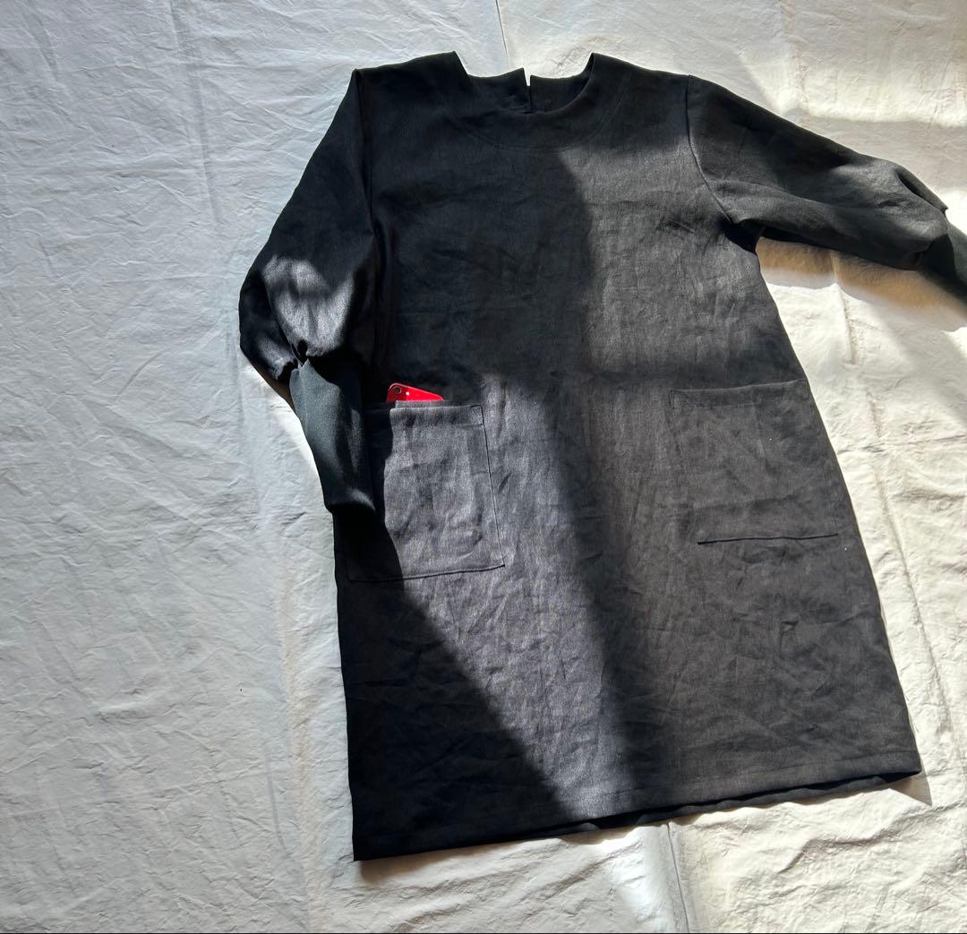 【ねこページ】しなやかでしっかりめ中厚〜厚地ブラック＊リブ袖口割烹着ワンピ