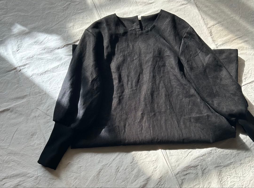 【ねこページ】しなやかでしっかりめ中厚〜厚地ブラック＊リブ袖口割烹着ワンピ