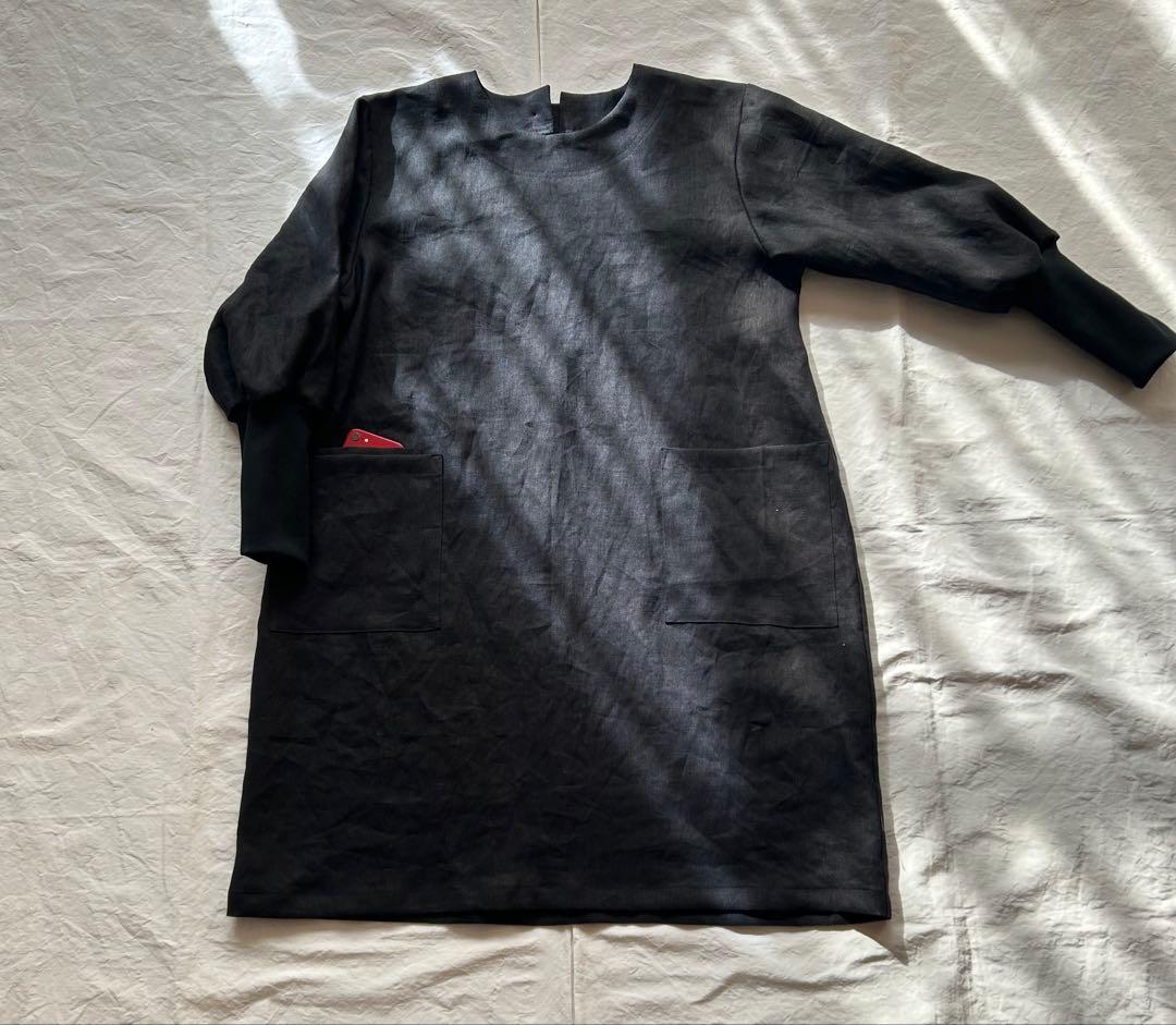 【ねこページ】しなやかでしっかりめ中厚〜厚地ブラック＊リブ袖口割烹着ワンピ