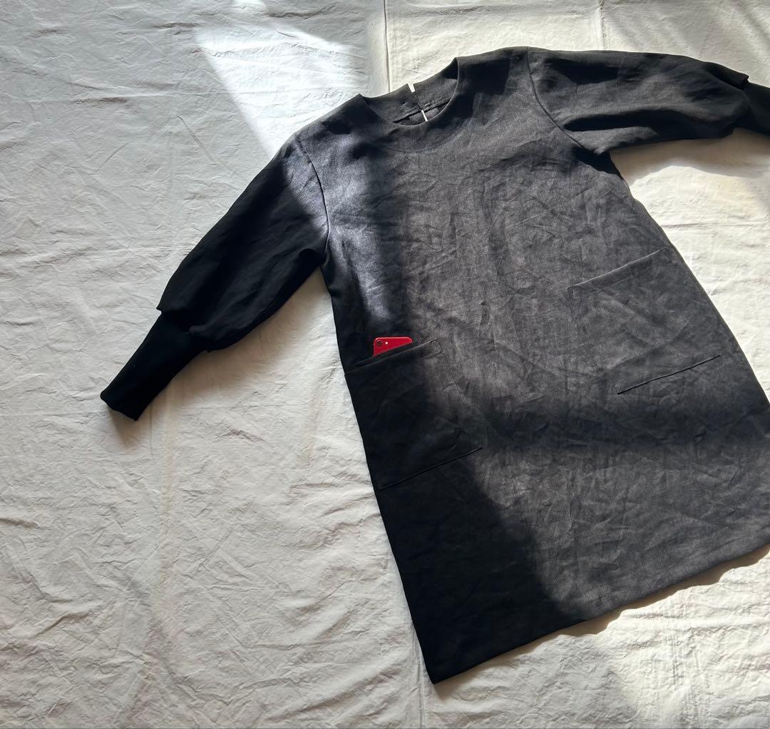 【ねこページ】しなやかでしっかりめ中厚〜厚地ブラック＊リブ袖口割烹着ワンピ