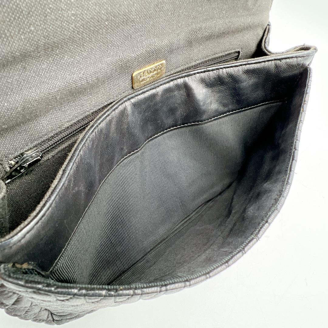 BALLY キルティング チェーン ショルダーバッグ　　ブラック f512