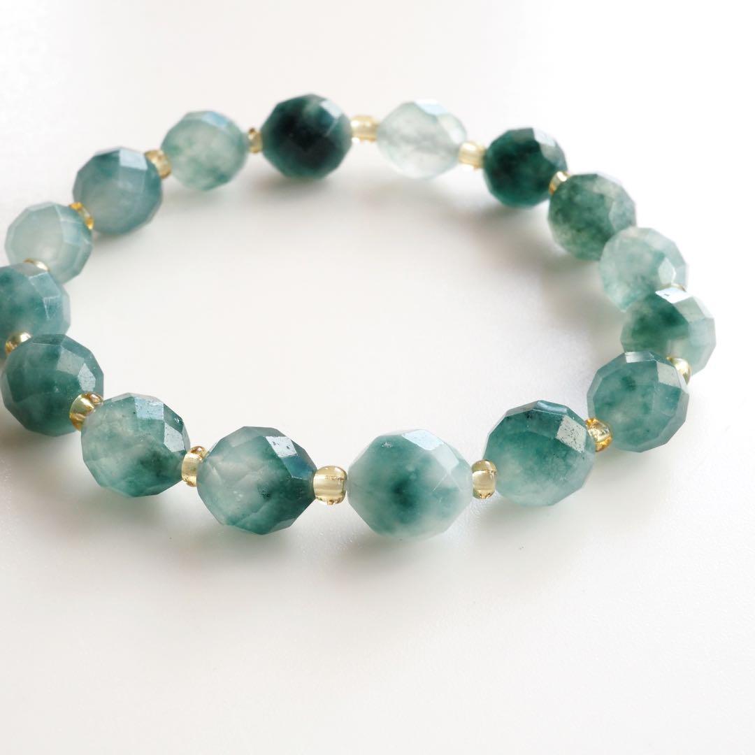 【はくとん( 'ω')ŧ‹\"ŧ‹\"】希少バイカラーエメラルド翡翠ゴムブレス