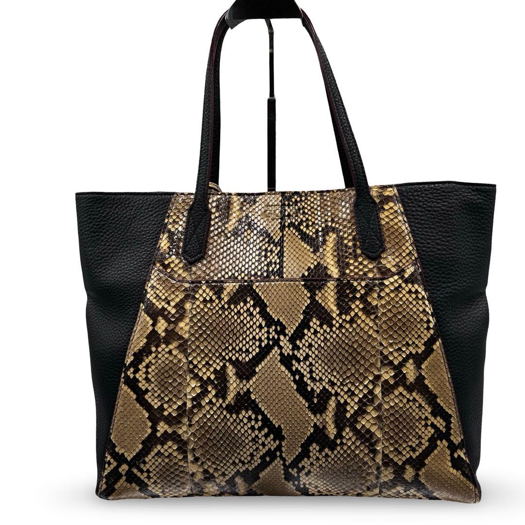 【良品】ココセリュクスゴールド　トートバッグ　パイソン　レザー　チャーム　黒