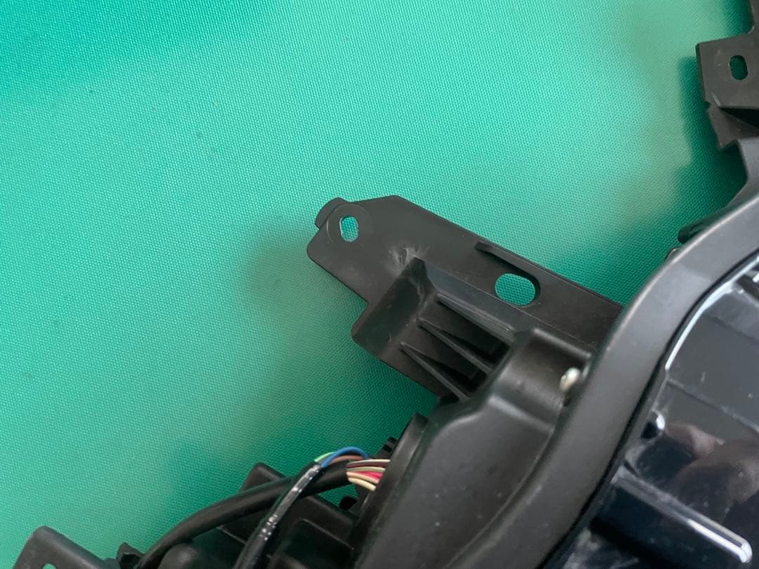 日産エクストレイルＴ３３　LED右コンビネーションランプ