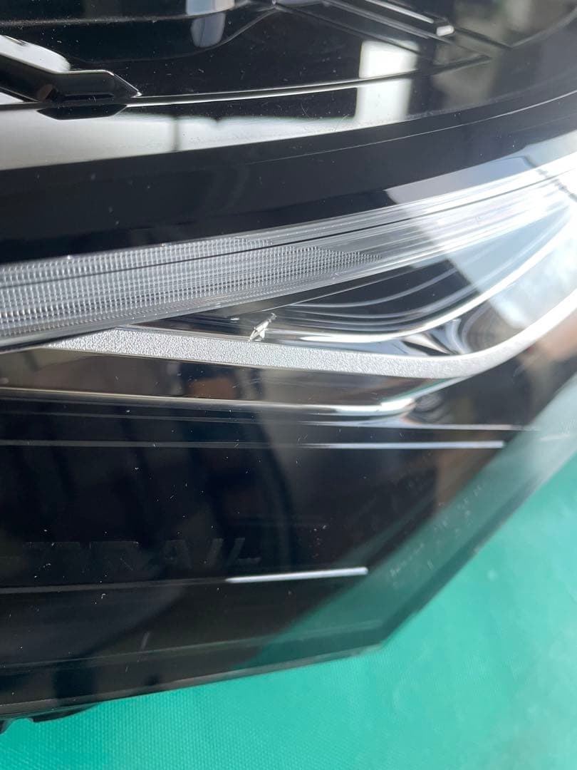 日産エクストレイルＴ３３　LED右コンビネーションランプ