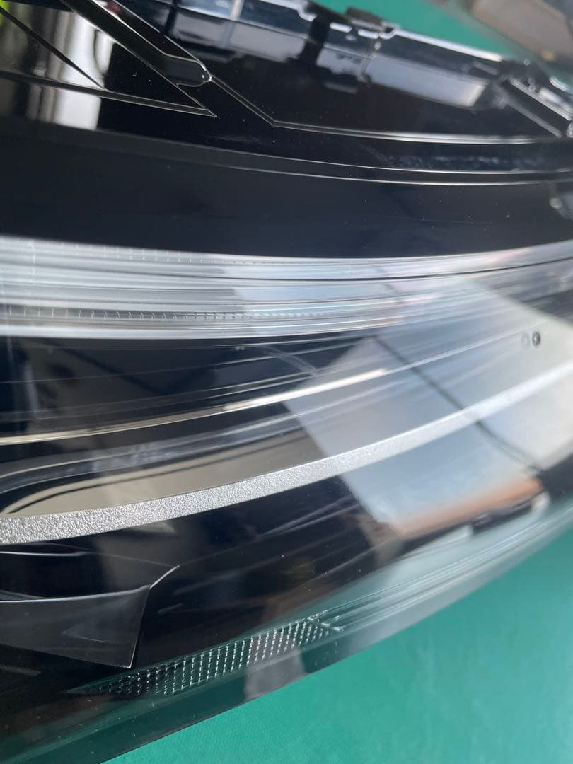 日産エクストレイルＴ３３　LED右コンビネーションランプ