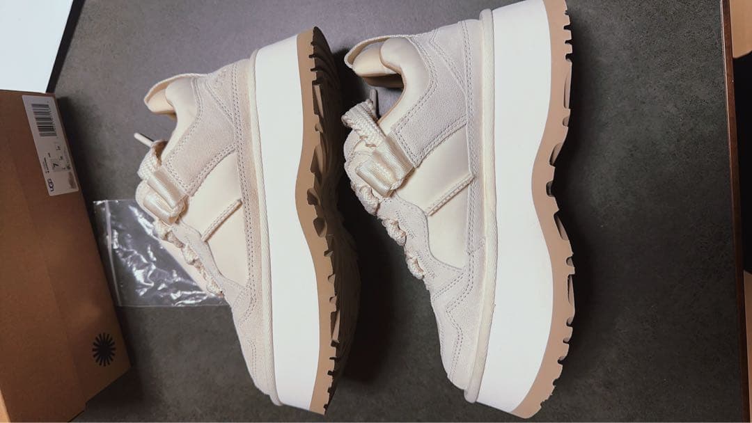 UGG Astromel(アストロメル)厚底スニーカー