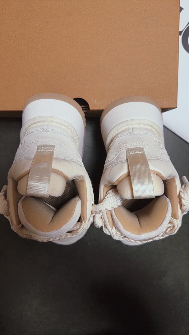 UGG Astromel(アストロメル)厚底スニーカー