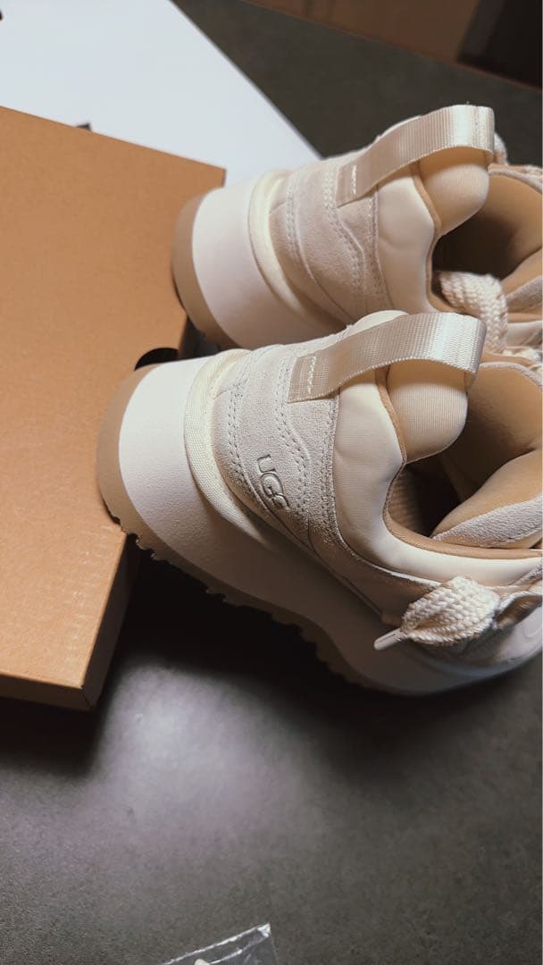 UGG Astromel(アストロメル)厚底スニーカー