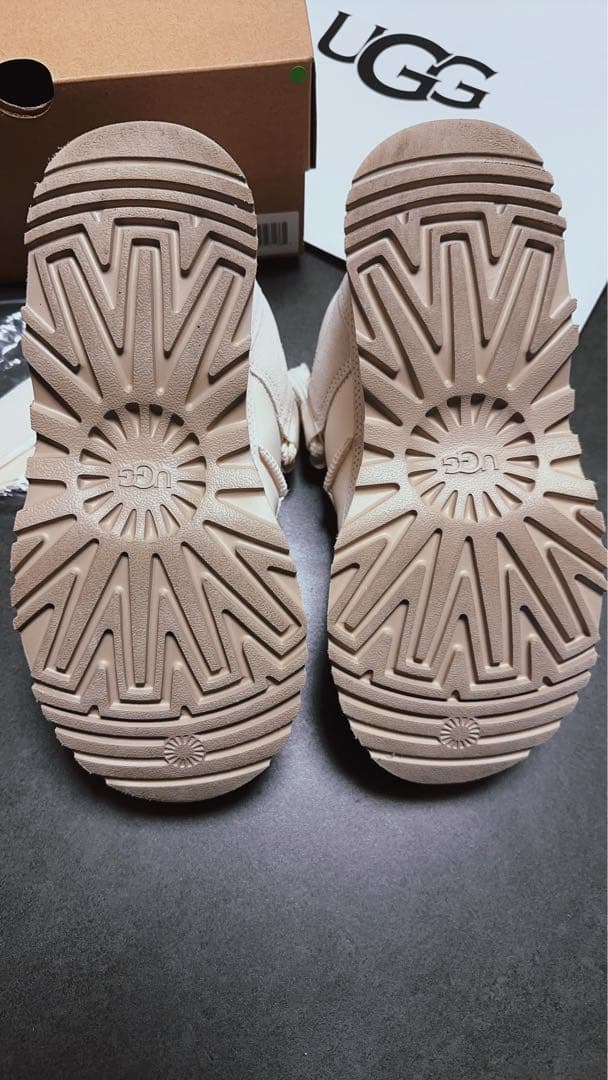 UGG Astromel(アストロメル)厚底スニーカー