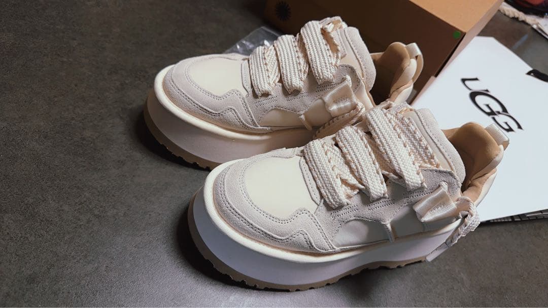 UGG Astromel(アストロメル)厚底スニーカー