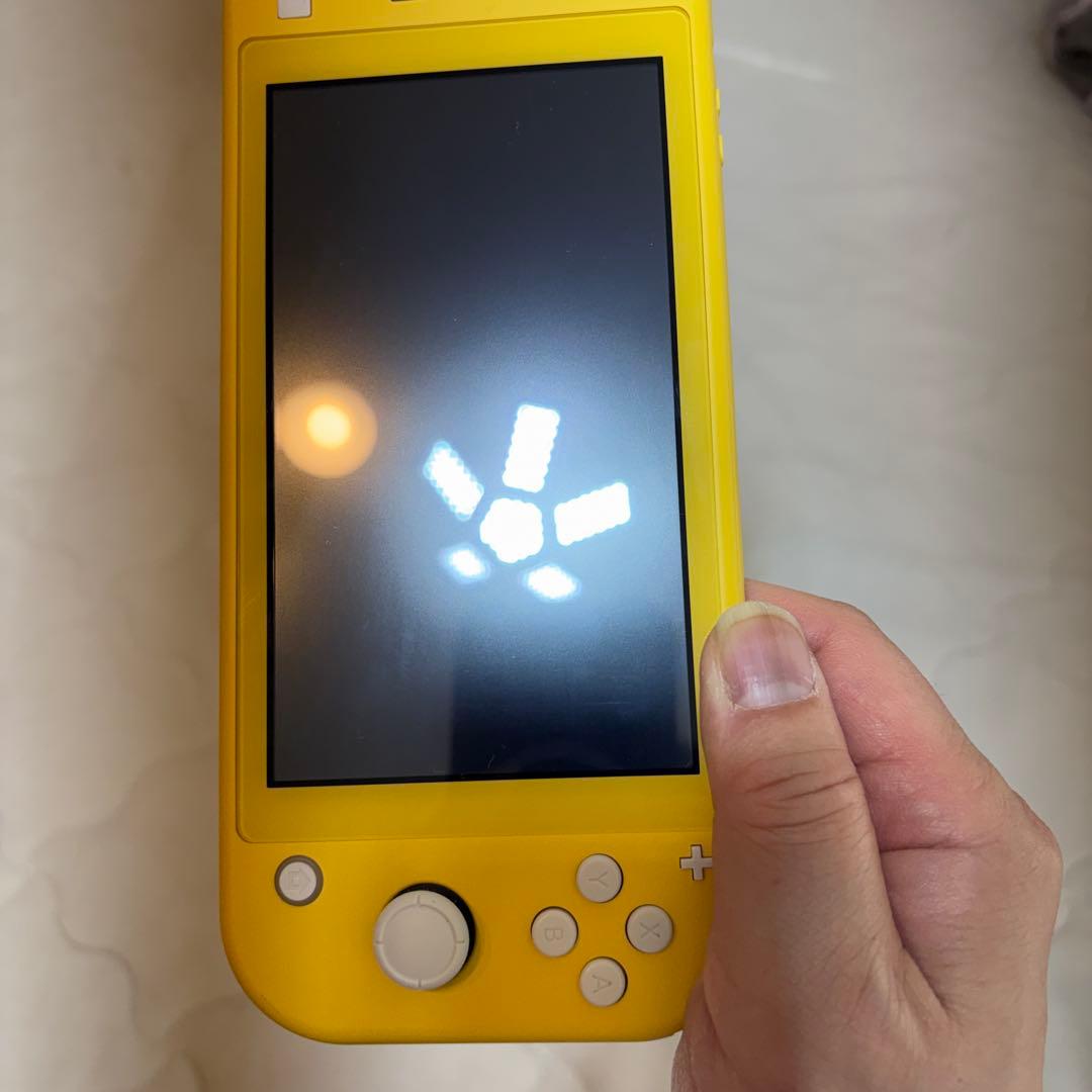 Nintendo Switch Lite イエロー 充電器 箱付き