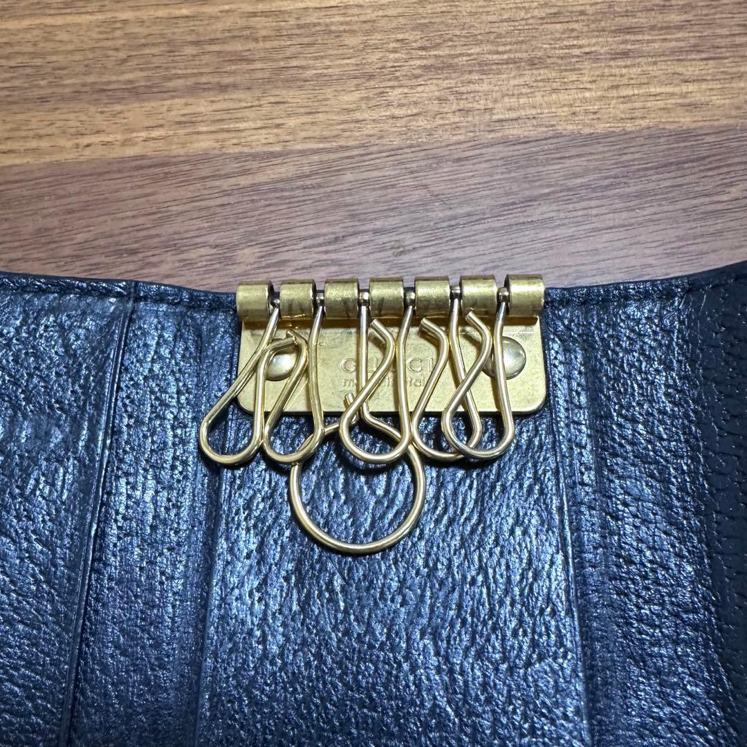 GUCCI ブラックレザーキーケース 蜂モチーフ アニマリエ