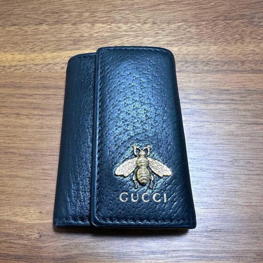 GUCCI ブラックレザーキーケース 蜂モチーフ アニマリエ