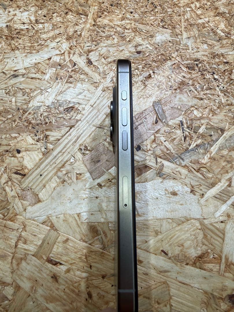 携帯電話本体 iPhone 15 pro 256gb