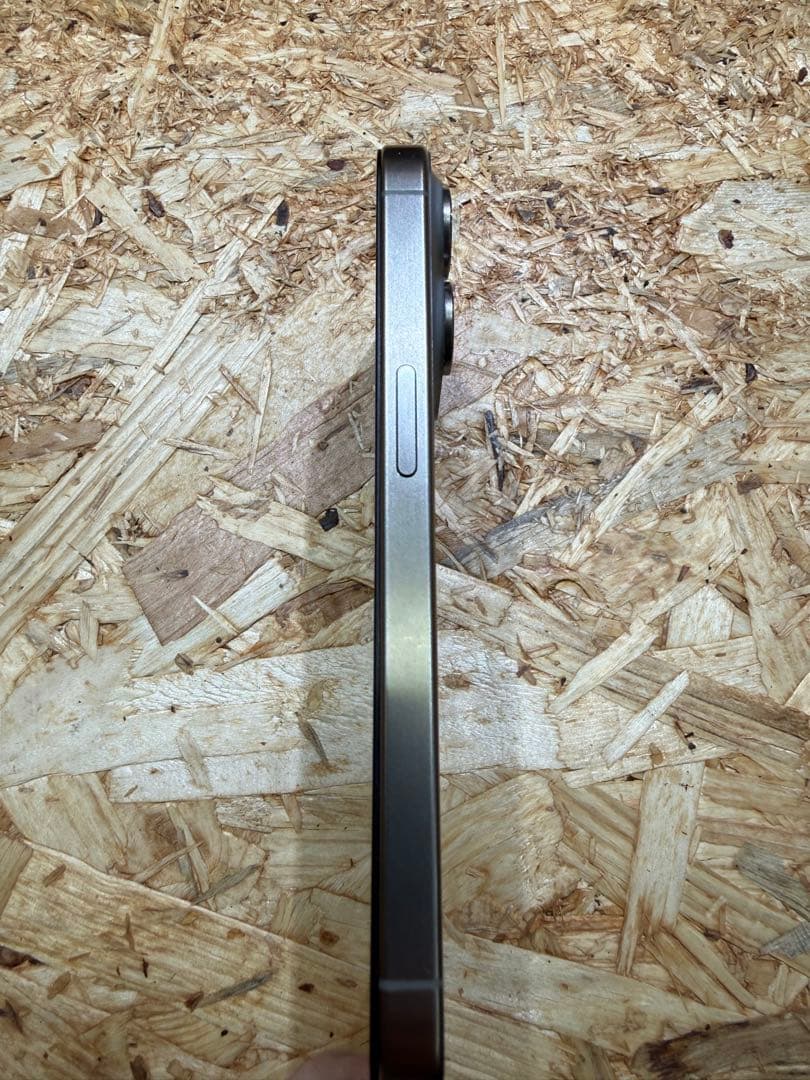 携帯電話本体 iPhone 15 pro 256gb