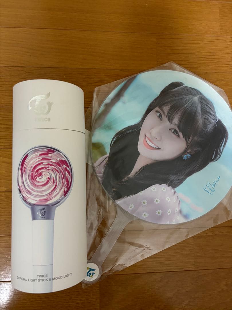 TWICE CDアルバムセット、公式ペンライトとうちわ、トレカ88枚セット