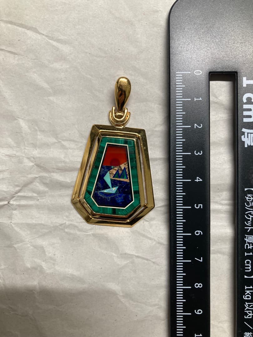 刻印 ゴールド マラカイト 天然石 象嵌 ペンダント 高級 アート 芸術