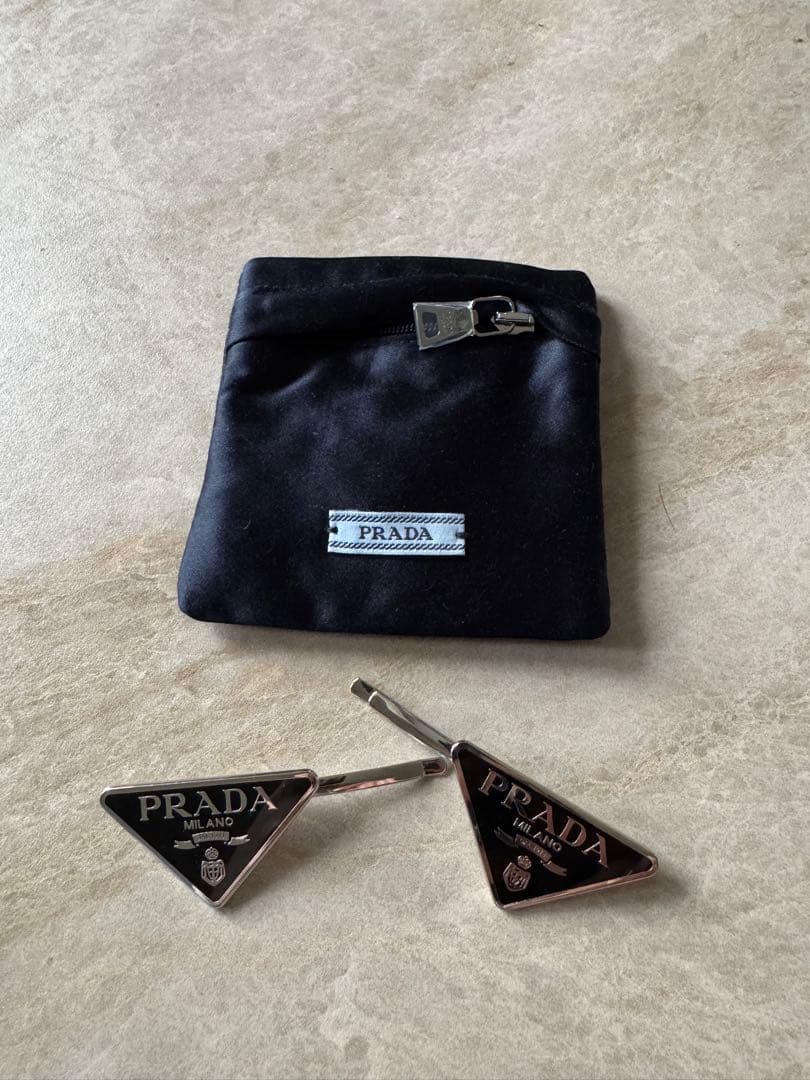 PRADA メタル ヘアピン