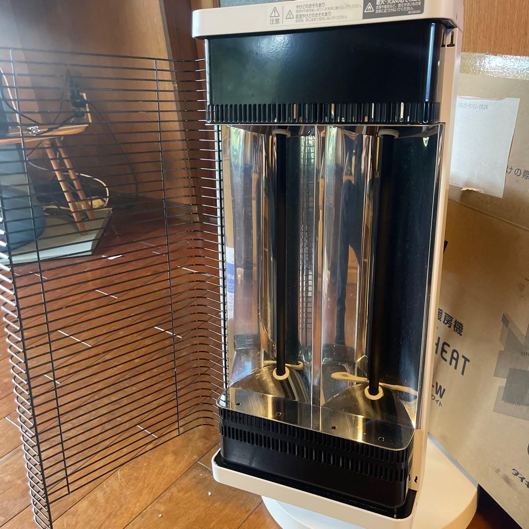 【美品】ダイキン　遠赤外線暖房機　セラムヒート 2021年CER11YS-W