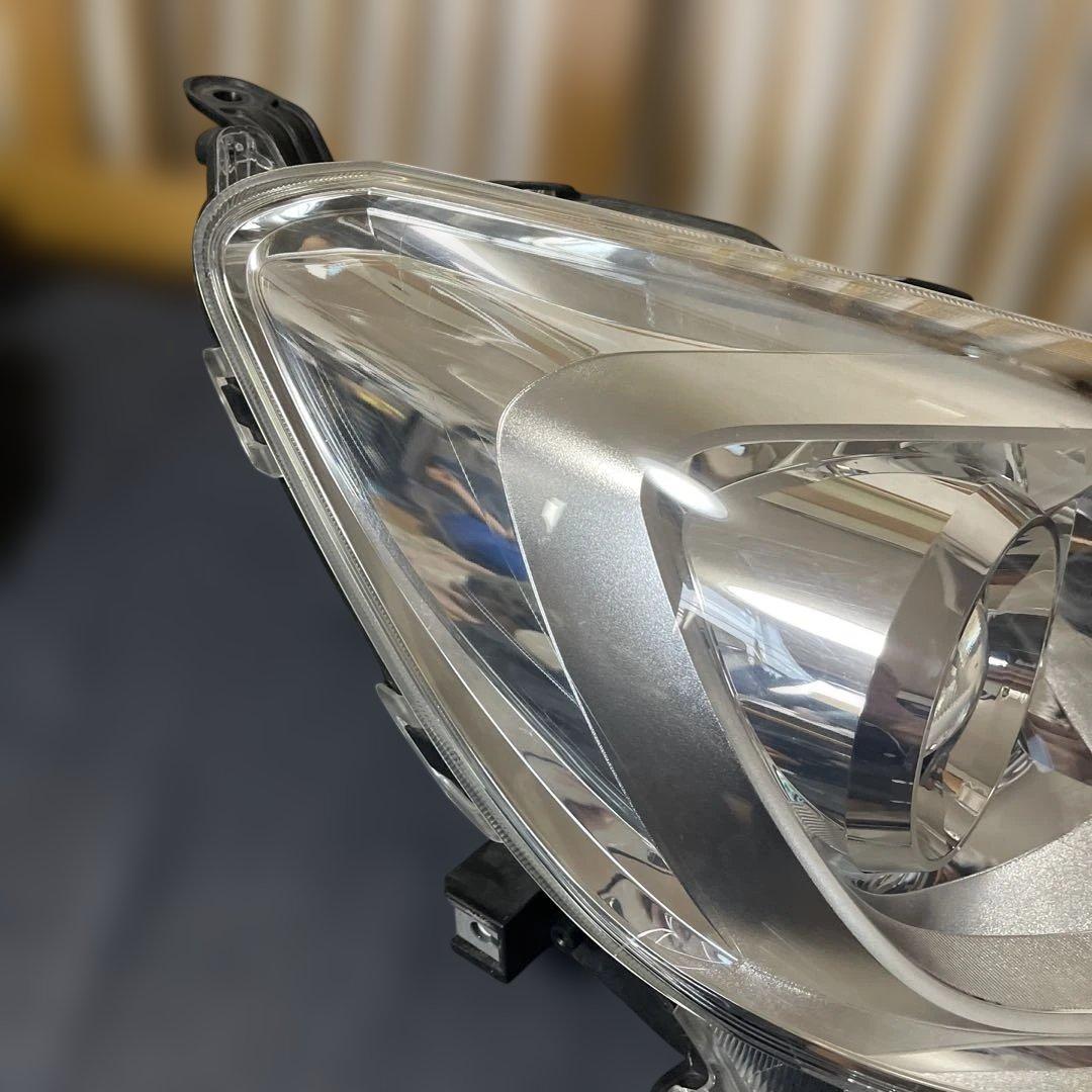 NHP10アクア右中古ヘッドライト　81110-52K40