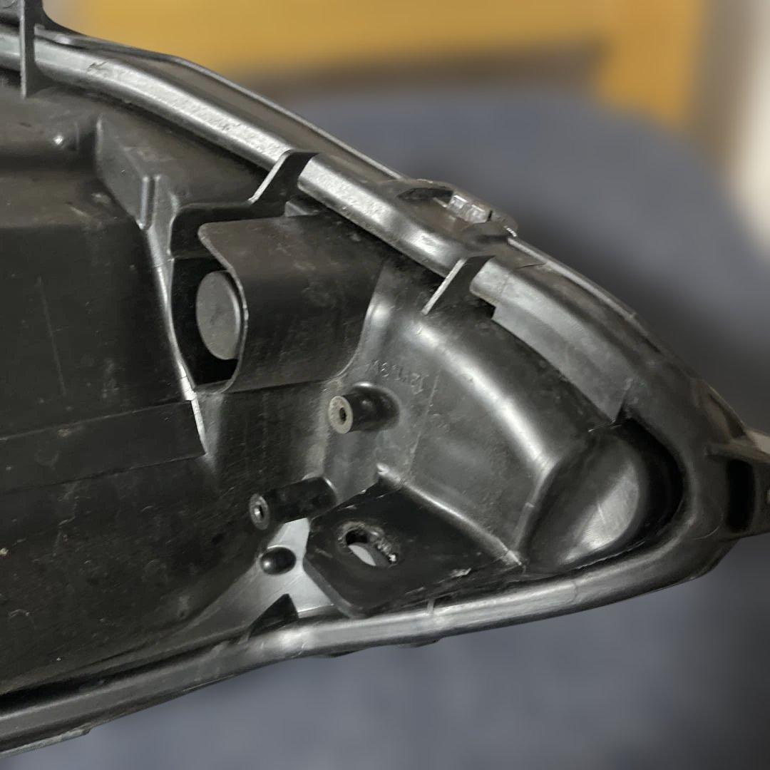 NHP10アクア右中古ヘッドライト　81110-52K40