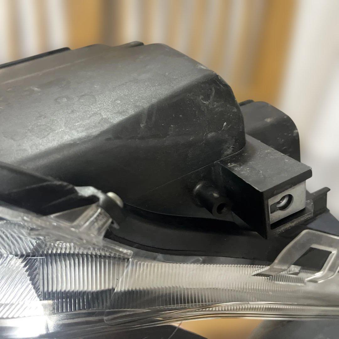 NHP10アクア右中古ヘッドライト　81110-52K40