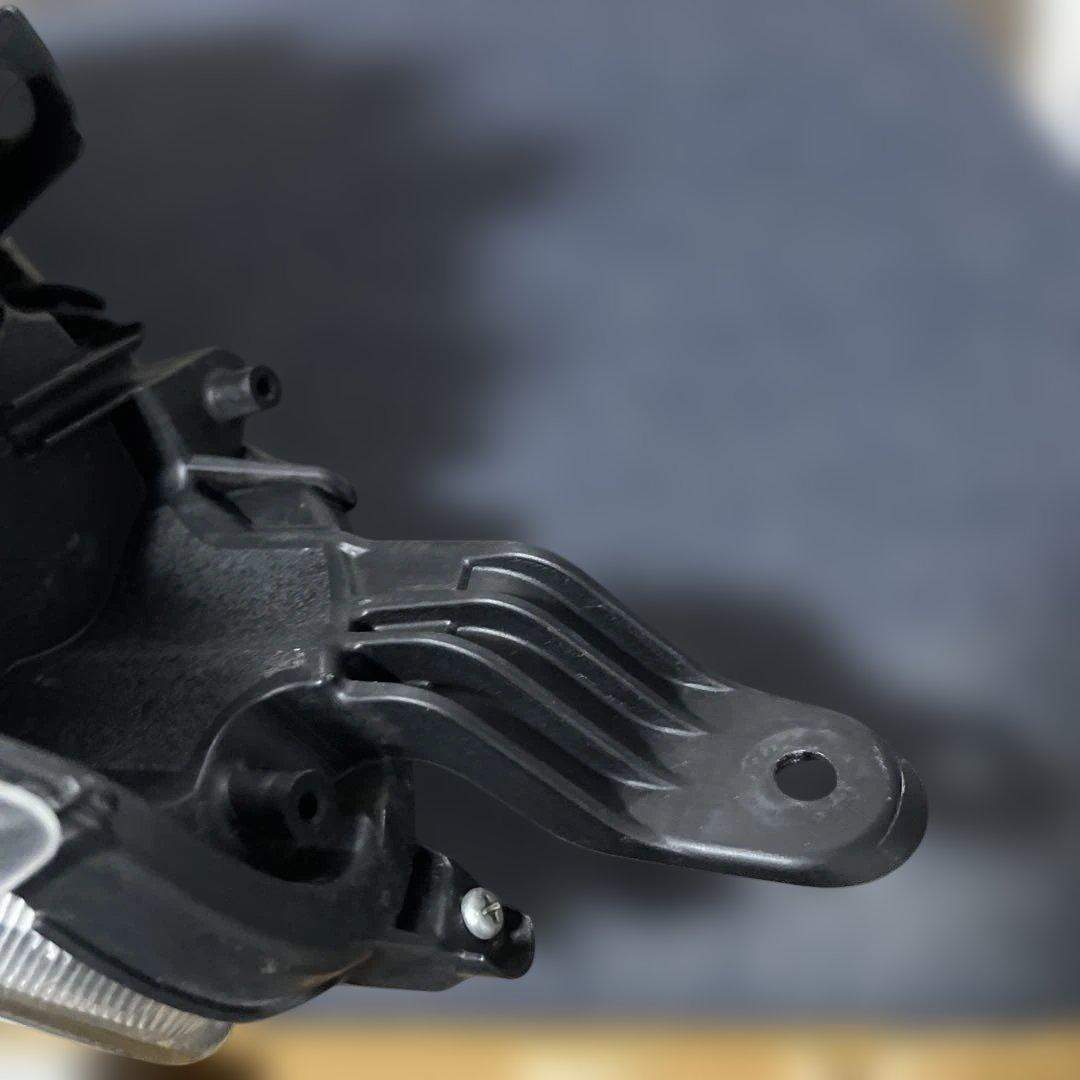 NHP10アクア右中古ヘッドライト　81110-52K40