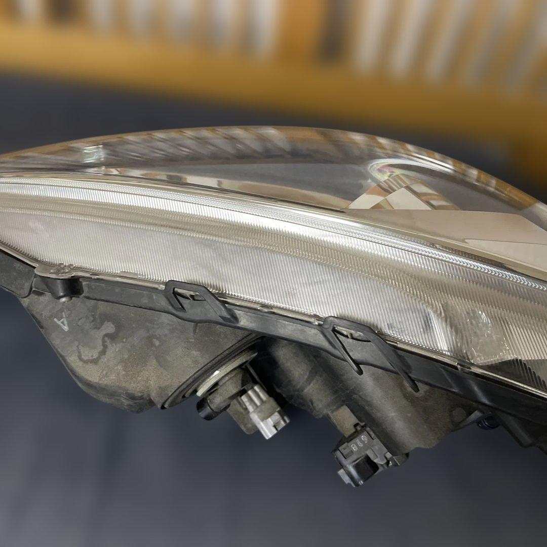 NHP10アクア右中古ヘッドライト　81110-52K40