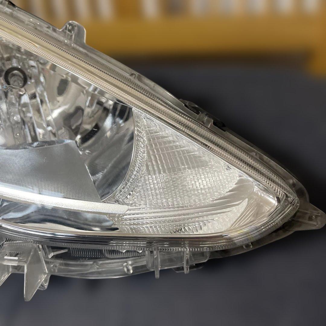 NHP10アクア右中古ヘッドライト　81110-52K40