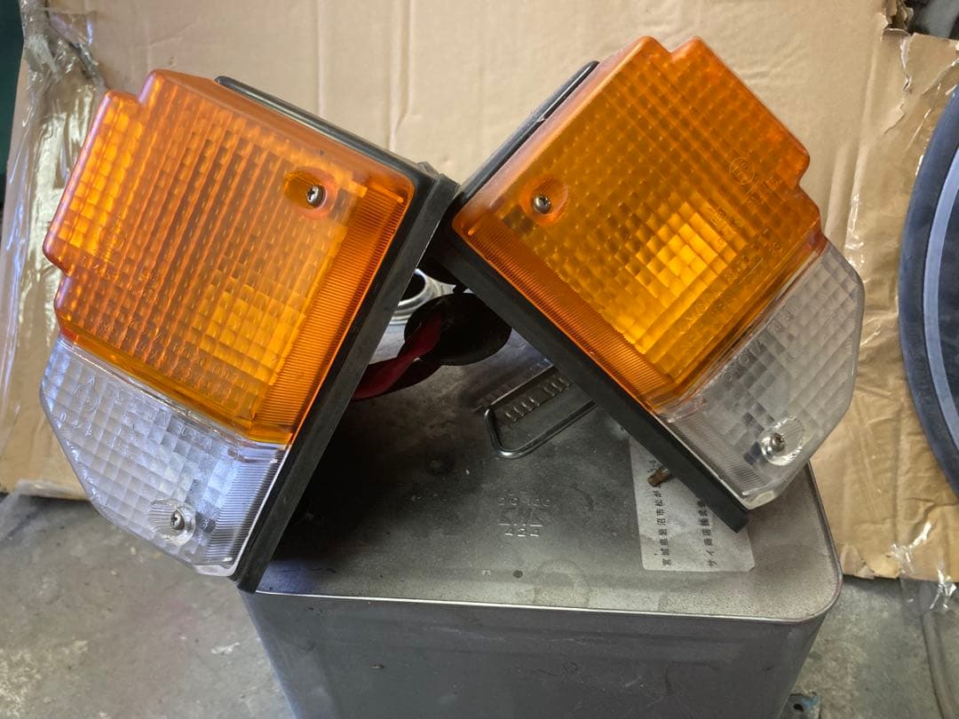 ランドクルーザー70 前期中期、 純正フロント左右ウインカー
