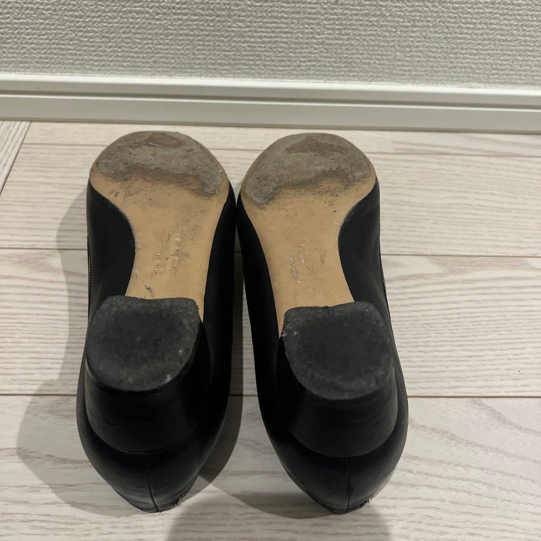 Ferragamo 黒ゴールドチェーン付き靴
